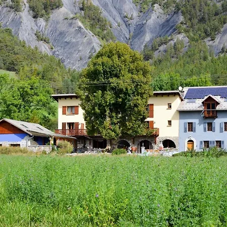 L'escale En Ubaye Panzió *