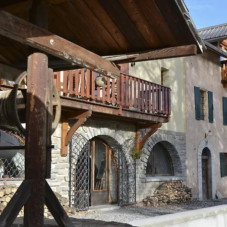 L'escale En Ubaye לינה וארוחת בוקר